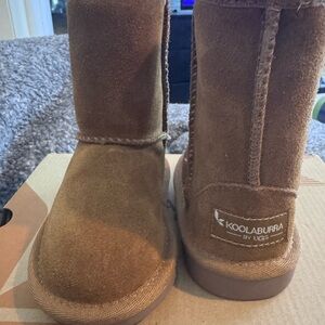 Toddler girls Ugg (kookaburra)size 5